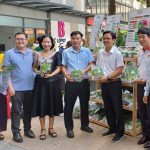 Gian hàng giới thiệu nông sản an toàn tại Phường Long Trường